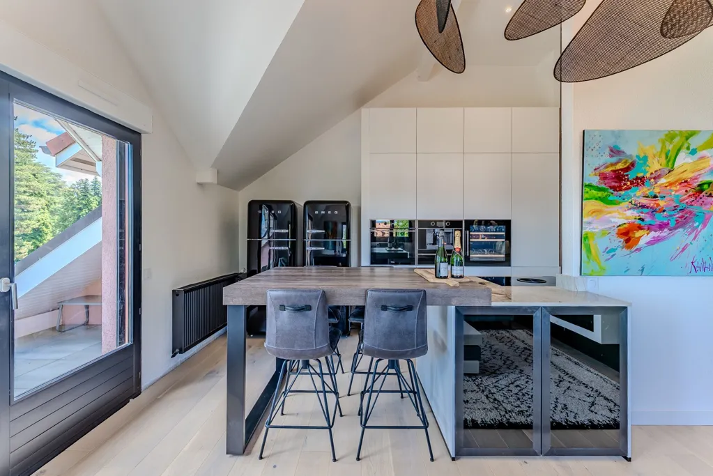 Köök - Luxury Lakefront Apartment in Publier