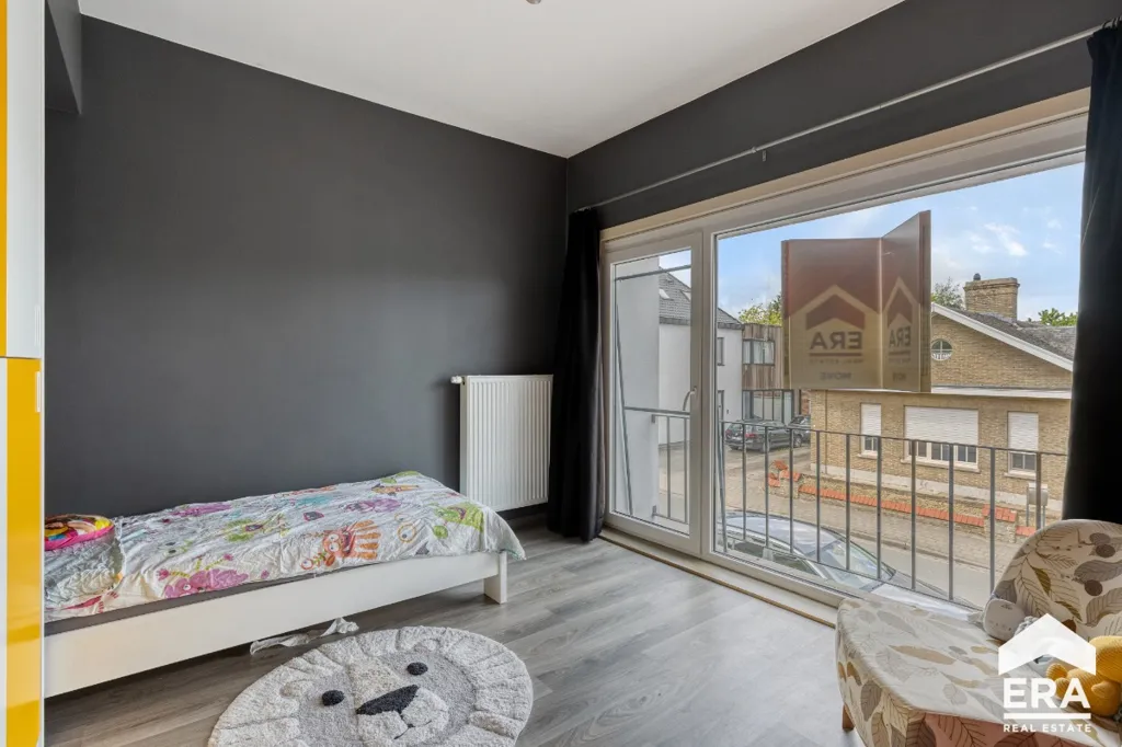 Chambres - Maison Familiale avec Piscine Solaire à Proximité du Centre-Ville