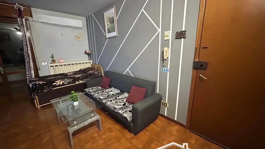 Soggiorno - 5-Room Apartment with Balcony in Suzzara