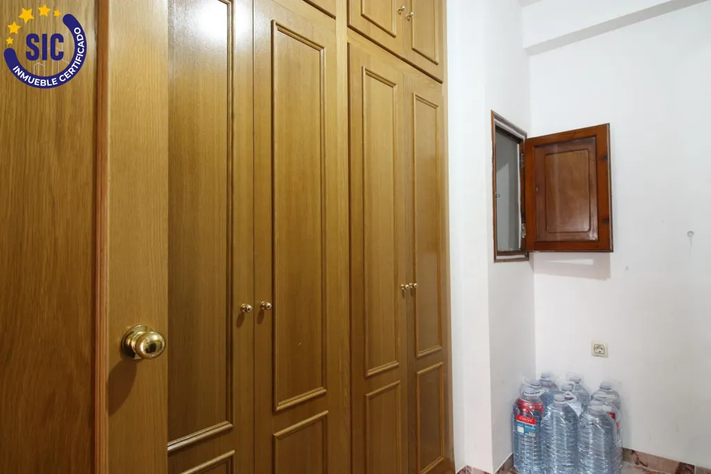 Esik - First Floor Flat with Balcony in Benlliure