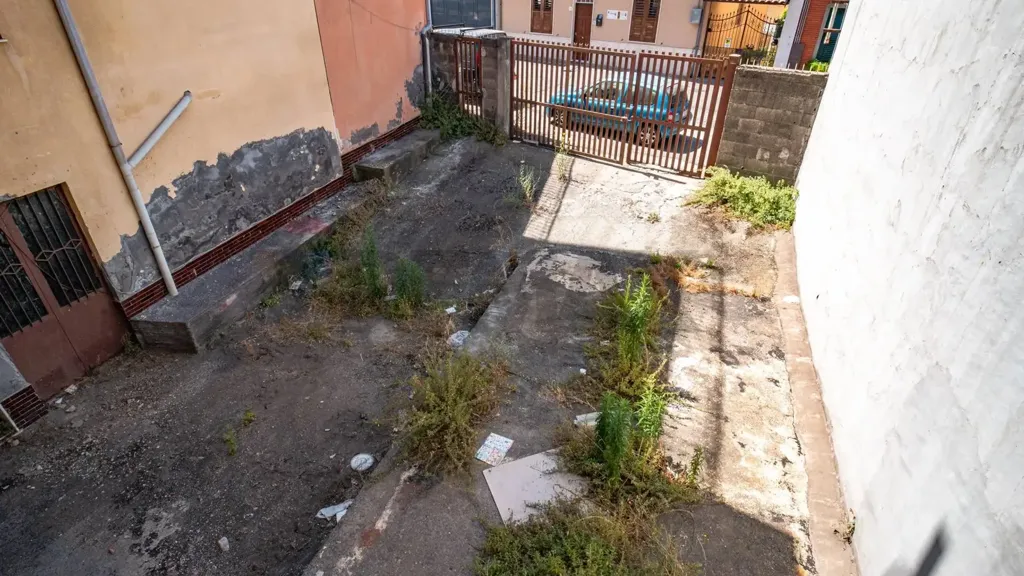 Jardin - Commercial Space with Apartments in Belpasso