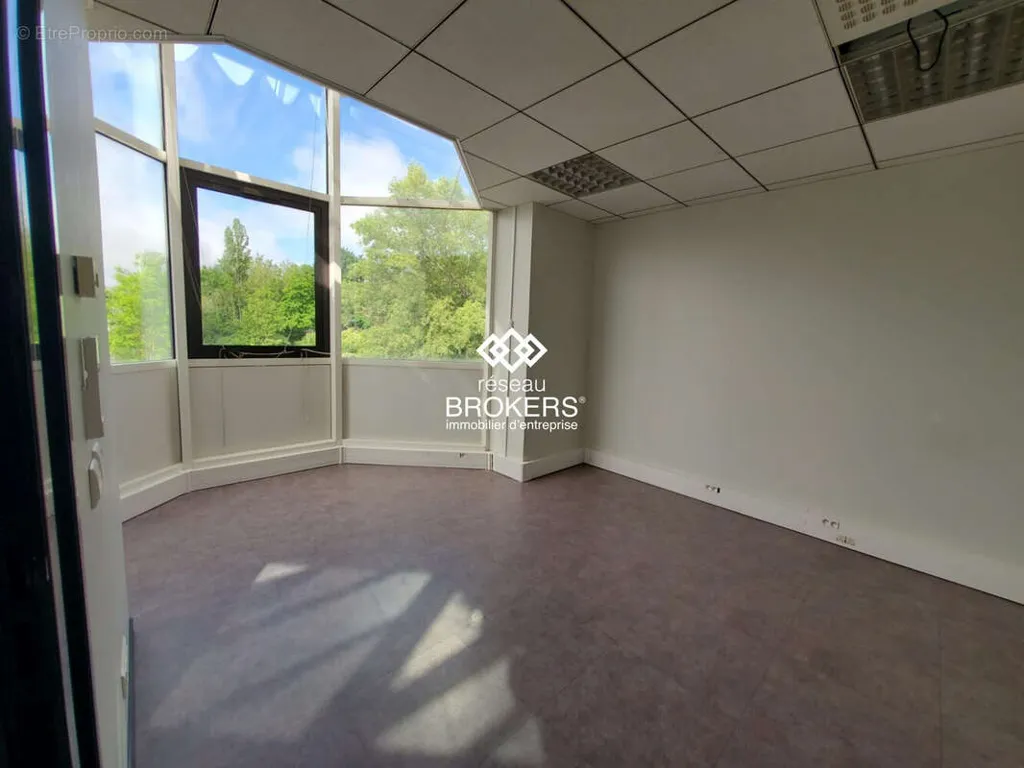 Kabinet - Office Space with Private Parking in Seynod