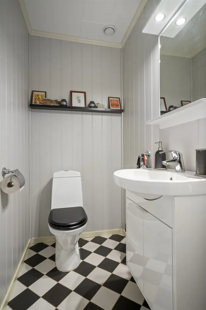 Salles de bain - One-Storey Villa with Pool in Lerdala