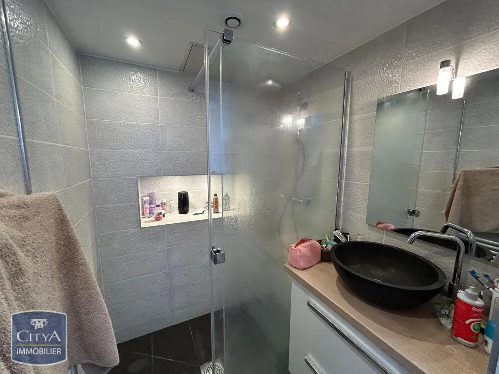 Vannitoad - Bright 2-Bedroom Apartment in Rouen