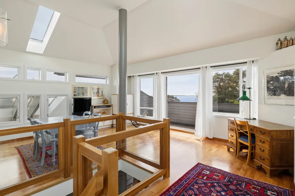 Séjour - Architectural Detached House with Private Pier in Groos