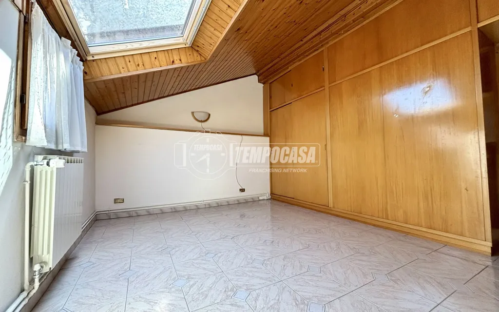 Pièces - Mansard Apartment with Terrace in Arona
