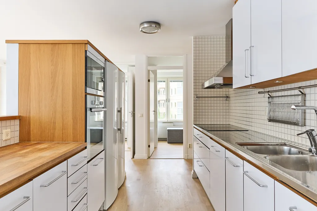Köök - Spacious 4-Bedroom Flat with Corner Location in Södermalm