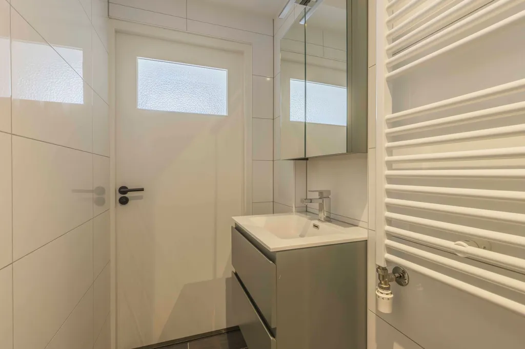 Vannitoad - 4-Bedroom Apartment with Balcony in Katwijk