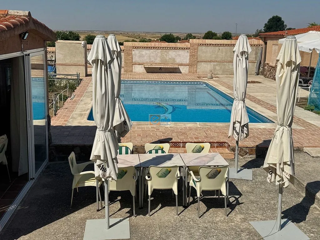 Piscine - Chalet with Pool and Terraces in Palomeque