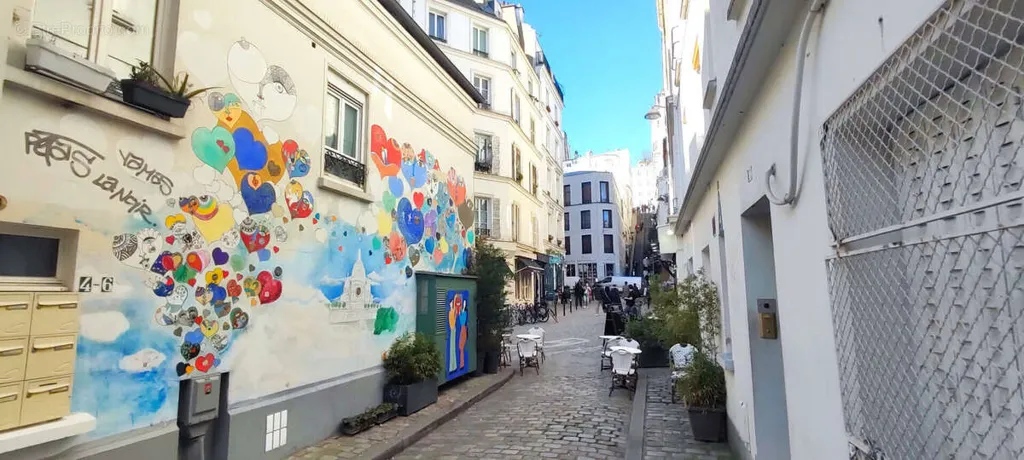 Aed - Converted Flat with Courtyard in Montmartre
