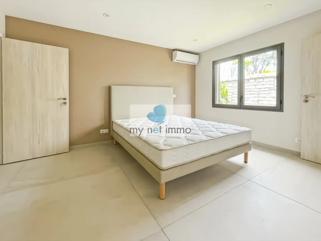 Chambres - Villa Contemporaine avec Piscine et Bureau à l'année