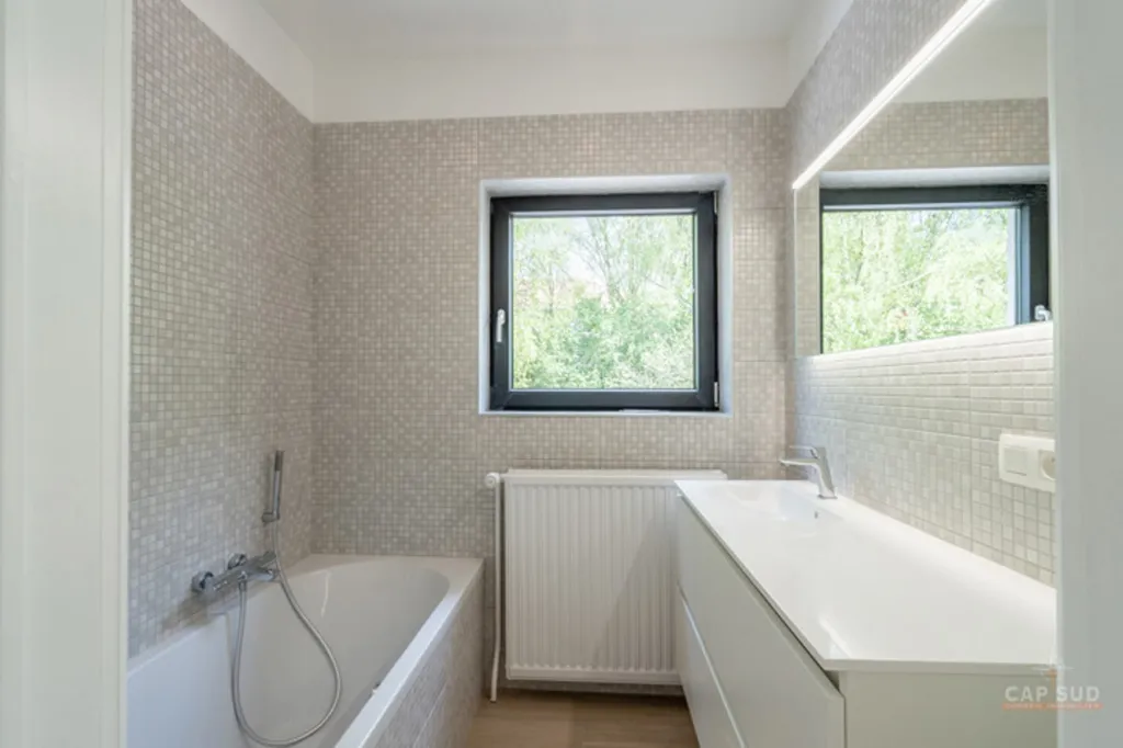 Bathrooms - Bright House with South Terrace in Waterloo