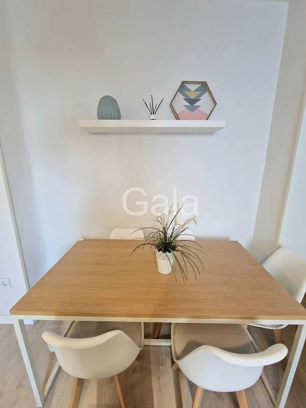 Söögituba - Modernised Flat with South Light in Trafalgar