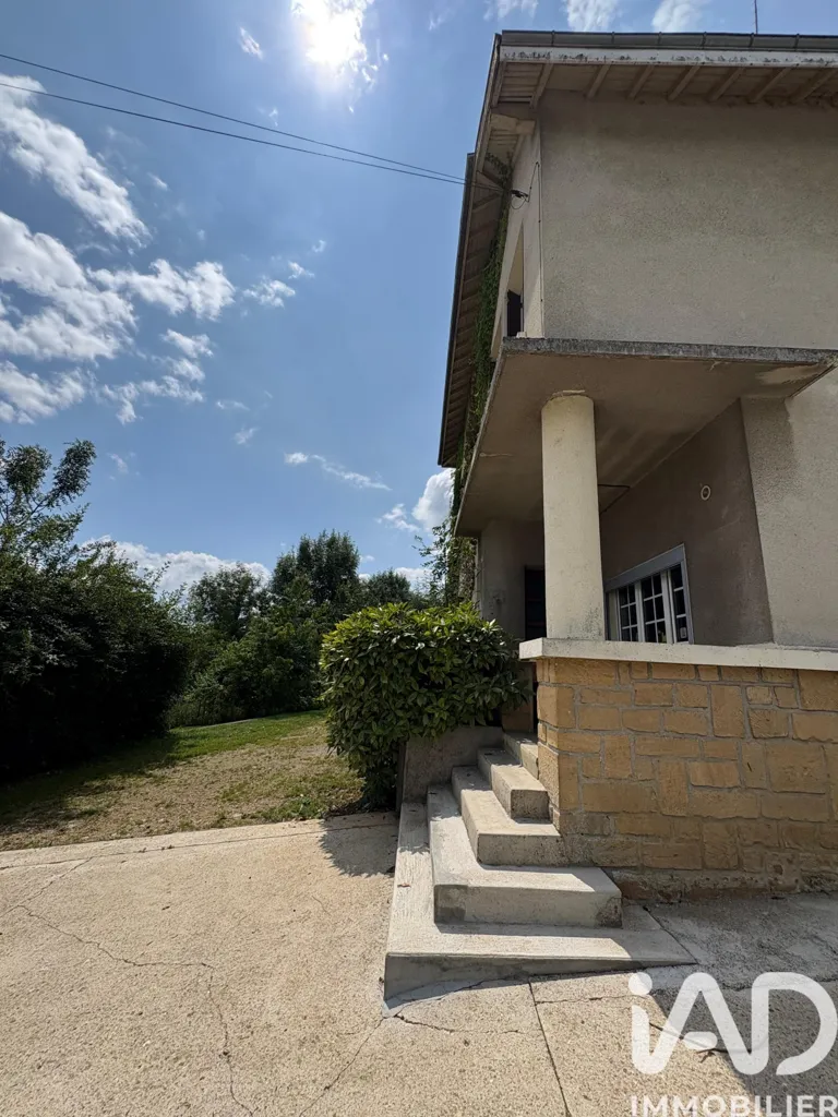 Exterior - House with Workshop near Sedan