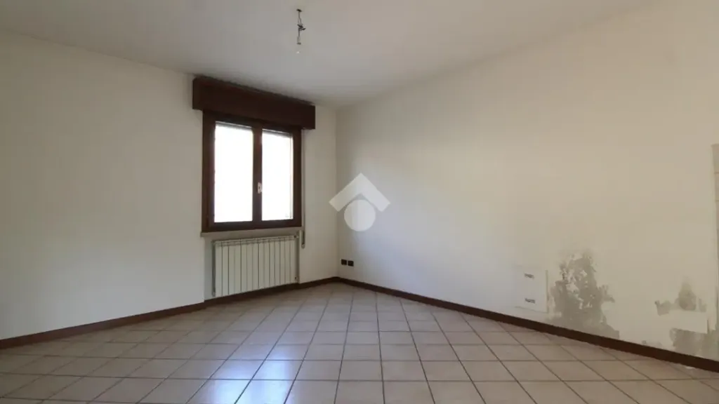 Pièces - Ground Floor Trilocale with Private Garage in Dello