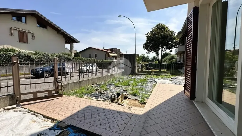 Terrace - Semi-Detached Villa with Garden in Rovato