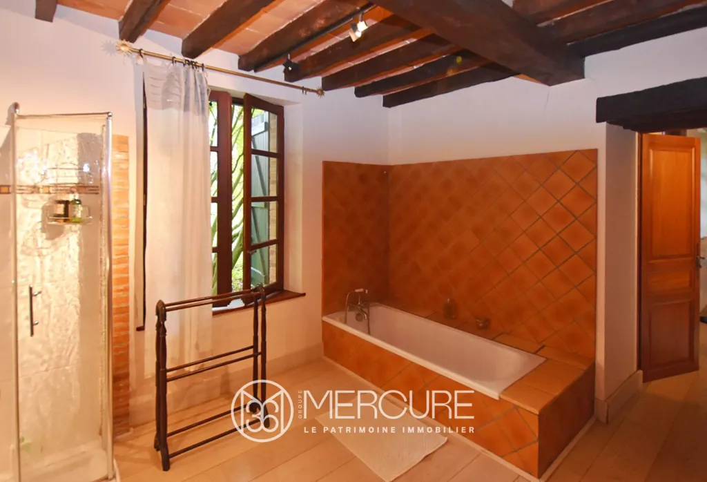 Salles de bain - Propriété avec Piscine et Jardin près de Moissac