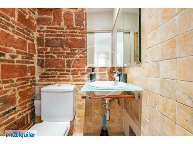 Bathrooms - Apartment with Ascensor in Salamanca, Madrid