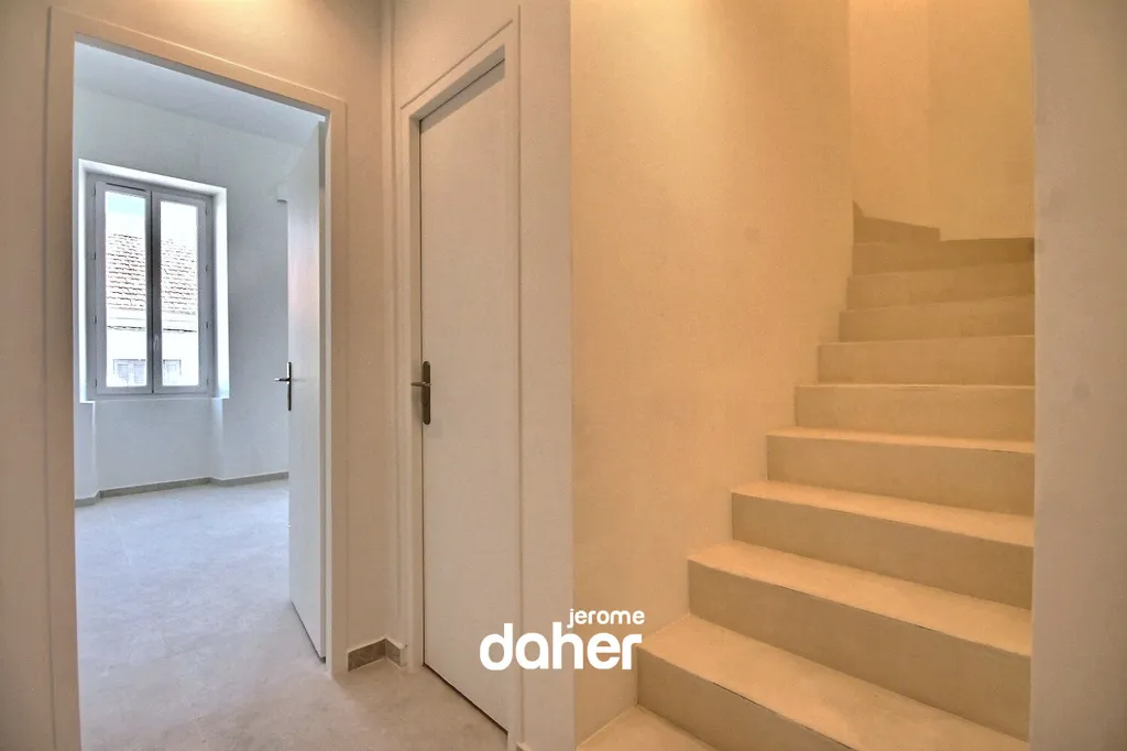 Toad - Duplex Apartment in Quiet Cul-de-Sac, Marseille 7th