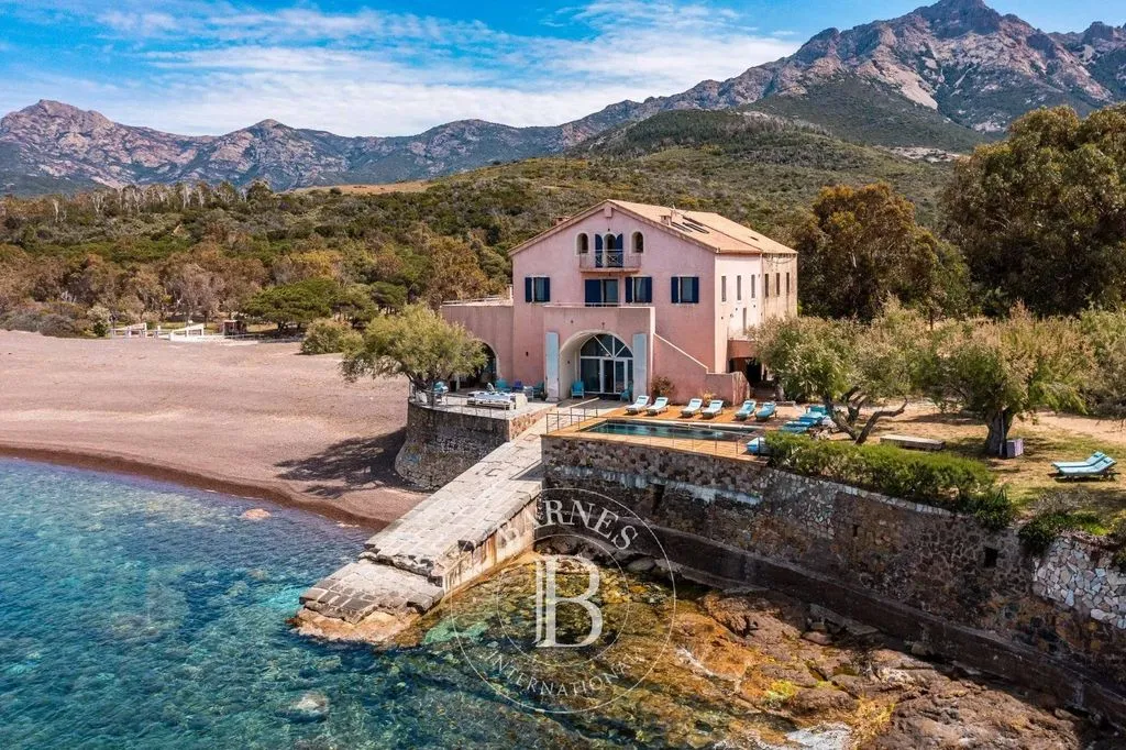 Õhuvaade - Luxury Villa with Helipad near Calvi