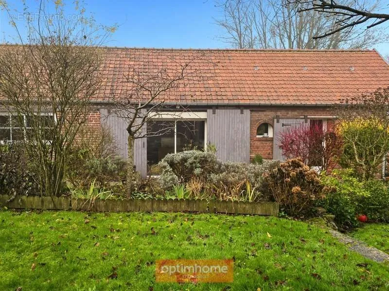 Jardin - Corps de Ferme Rénové avec Dépendance à Wanquetin
