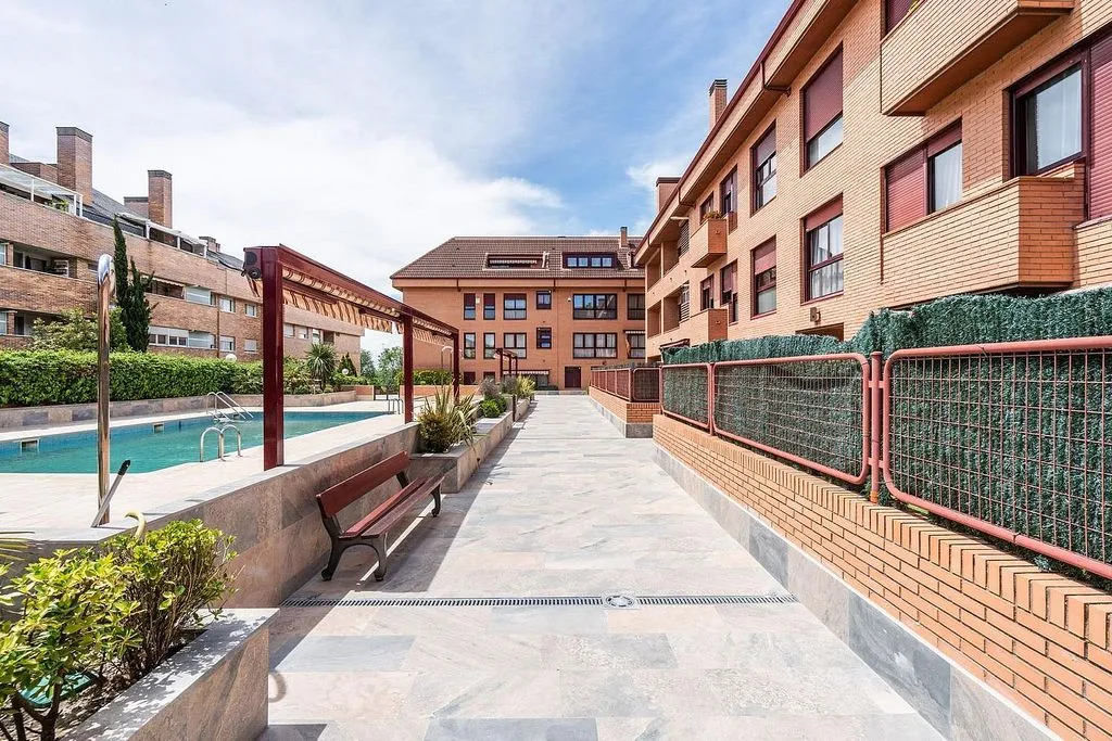 Bassein - Apartment with Pool and Terrace in Las Rozas