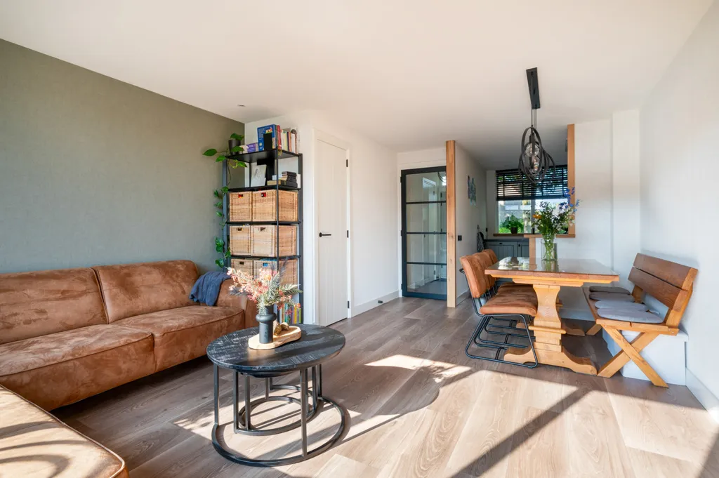 Elutuba - Modern Family Home with Garden in Ede
