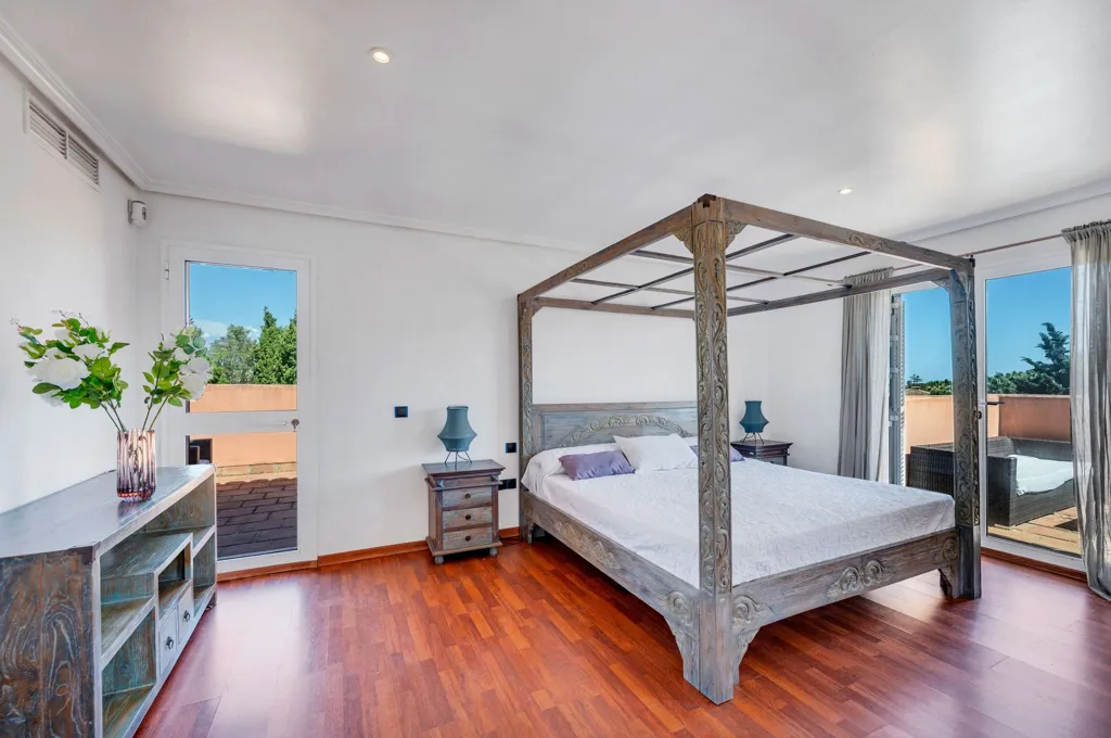 Bedrooms - Andalusian Villa with Pool in Sotogrande