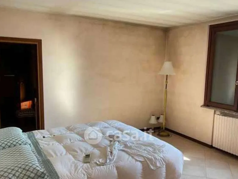 Magamistoad - Three-Bedroom Flat with Terrace in Curtatone