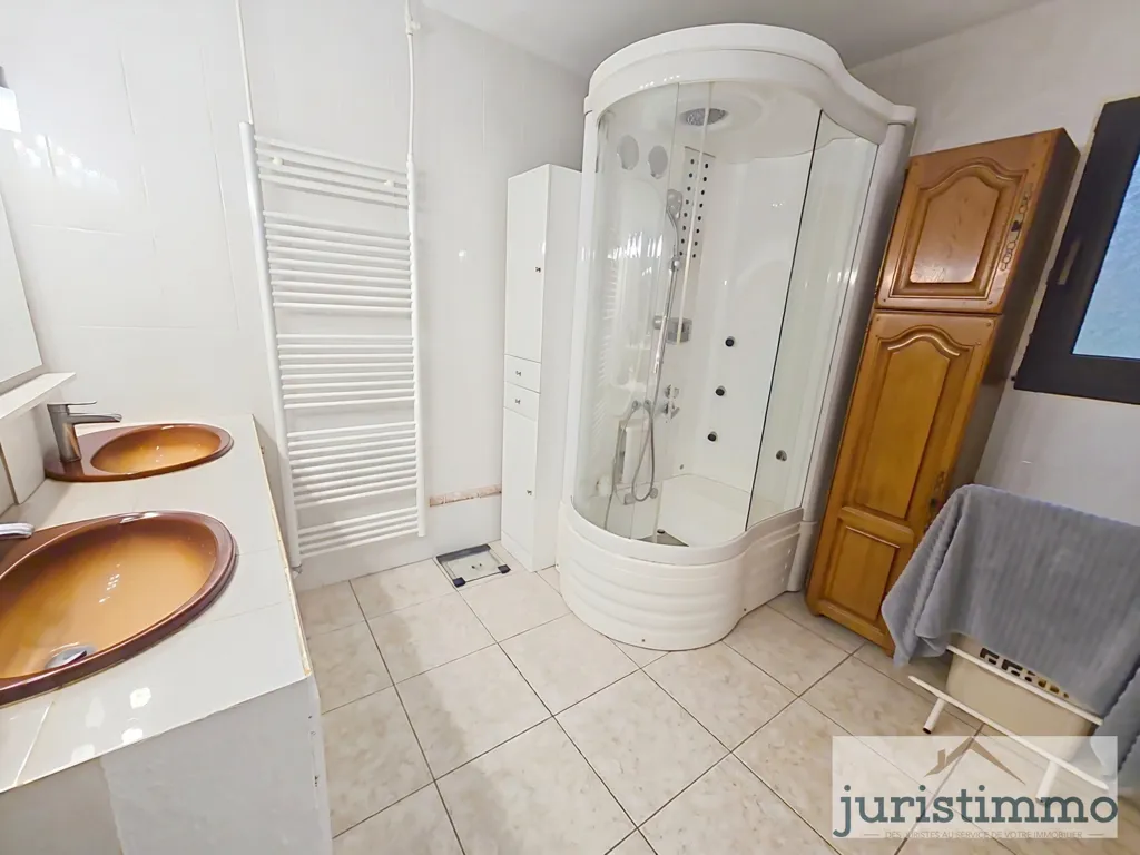 Bathrooms - Two-Home Property with Panoramic Pool in Uchaux