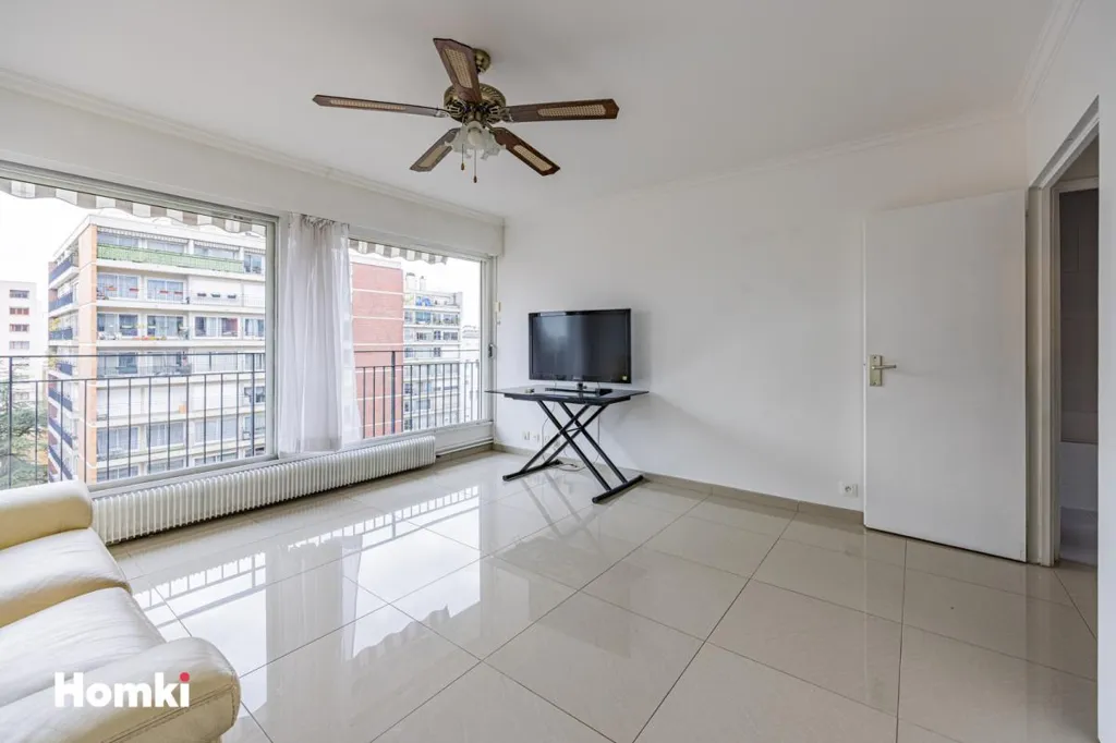 Séjour - Appartement T2 avec Balcon à Paris 75011