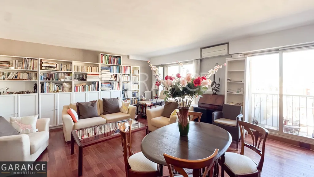 Living Room - 6-Piece Flat with Balcony in Alésia