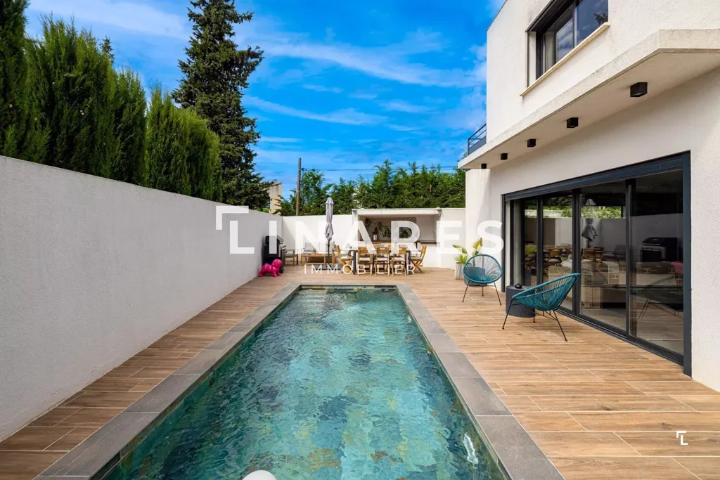 Bassein - Contemporary Villa with Pool in Eoures
