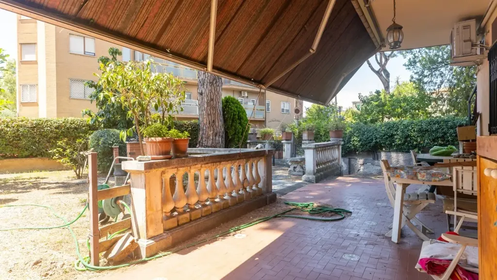 Terrass - Three-Bedroom Apartment with Garden in Garbatella, Rome
