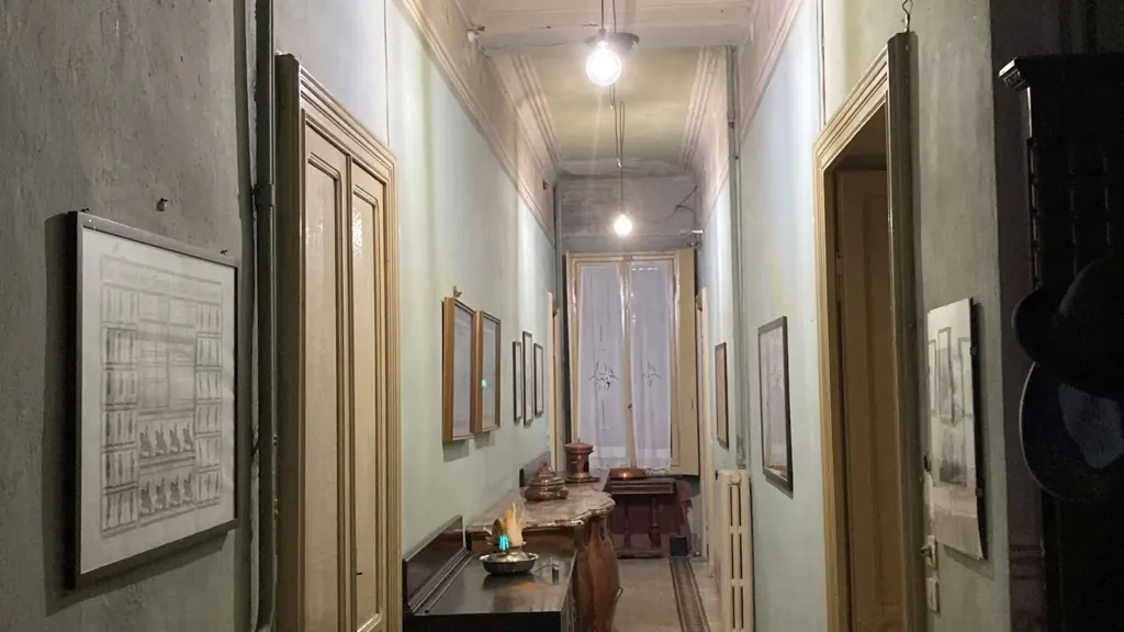 hallway_entrance