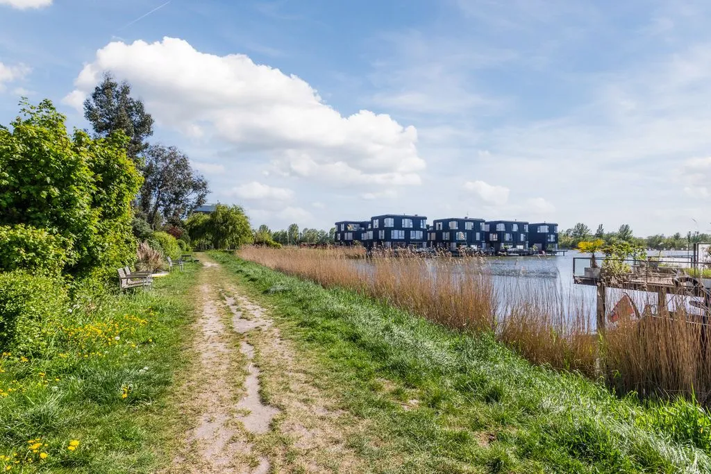 Aed - Corner House with Private Parking in IJburg