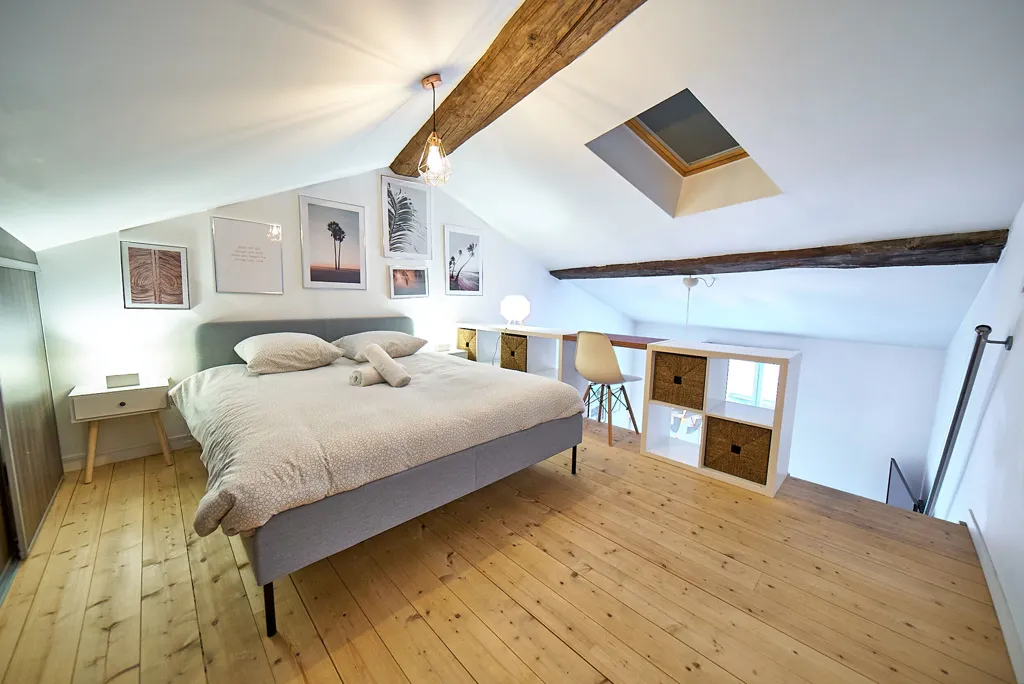 Chambres - Immeuble Mixte avec Local Commercial à Oullins