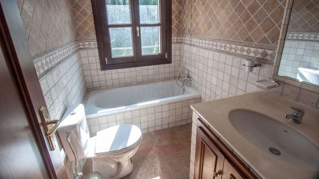 Vannitoad - Luxury Villa with Mountain Views in Casares