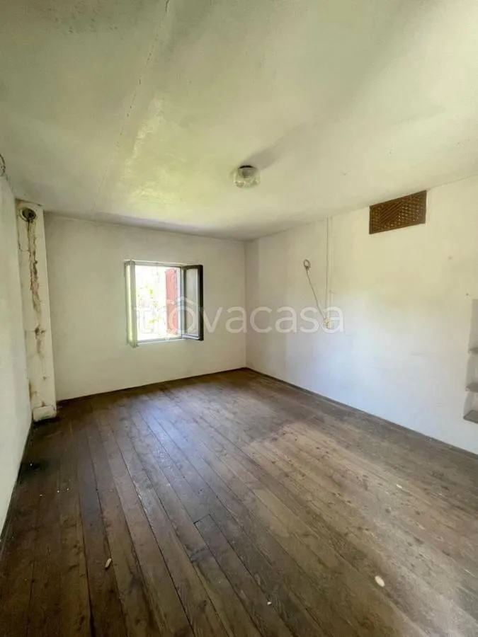 Toad - Rustic Property with Private Garden in Paesana