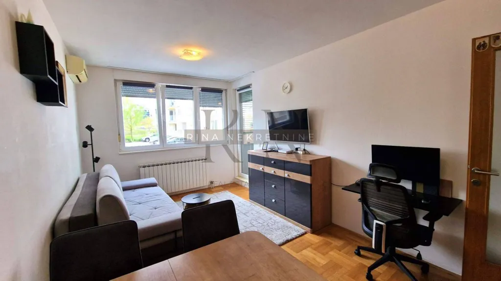 Séjour - Modern 2-Bedroom Flat with Parking in Prečko, Zagreb