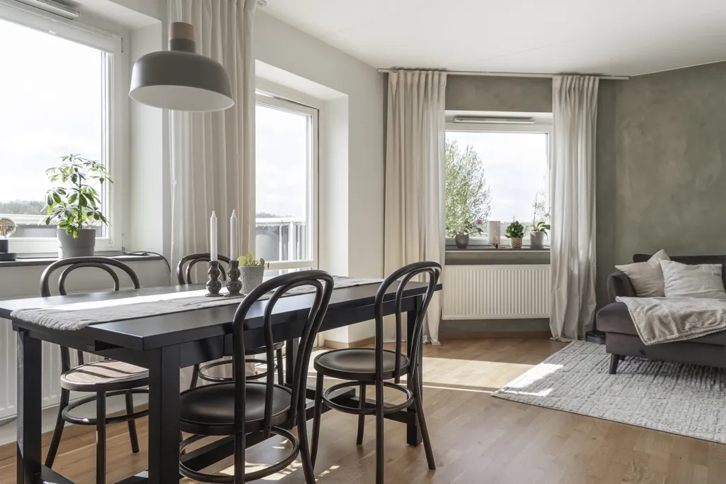Salle à manger - Apartment with Balcony in Gråbo Centre