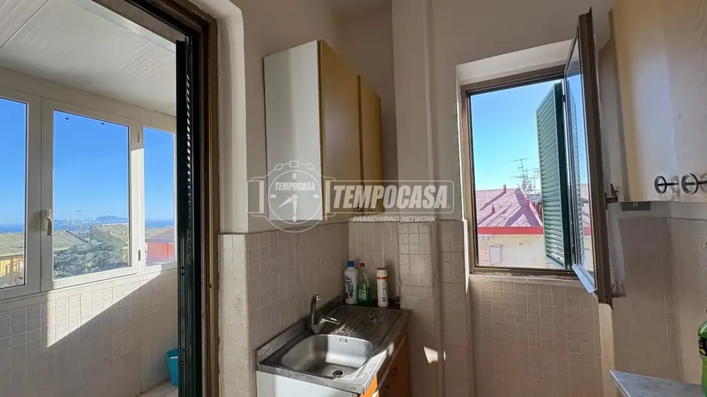 Bathrooms - Bright Bilocale with Balcony in Arenella, Naples