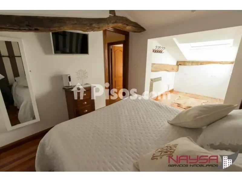 Chambres - Duplex with Balcony in Eduardo Dato Street