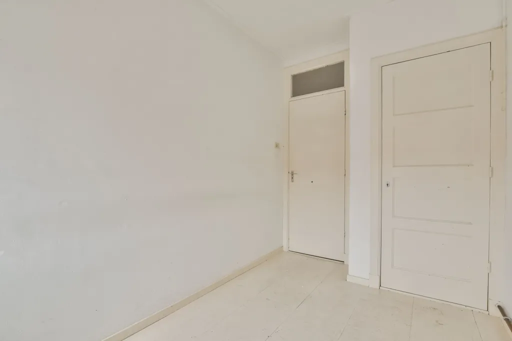 Pièces - Double Upper-Floor Apartment with Balcony in Watergraafsmeer