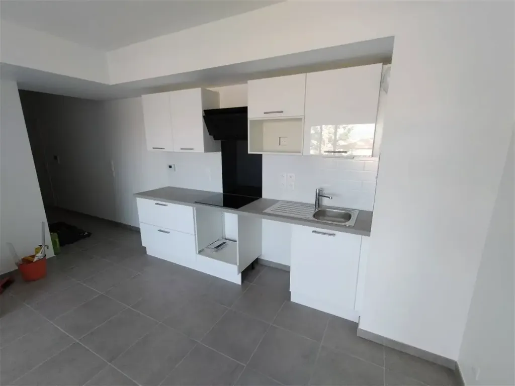 Köök - 3-Bed Apartment with Balcony in Jassans-Riottier