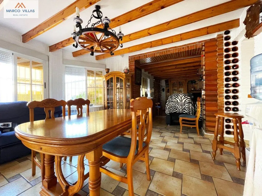 Söögituba - Detached House with Pool and Factory in Almoradí