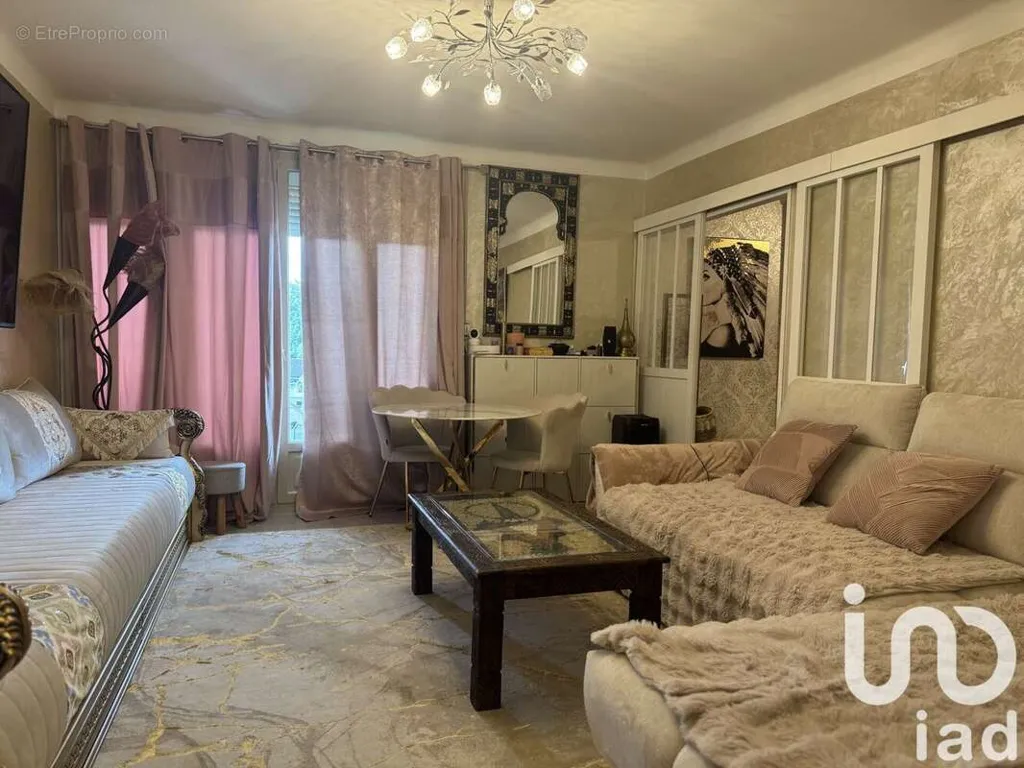 Elutuba - Refurbished 3-Bed Flat with Balcony in Nîmes