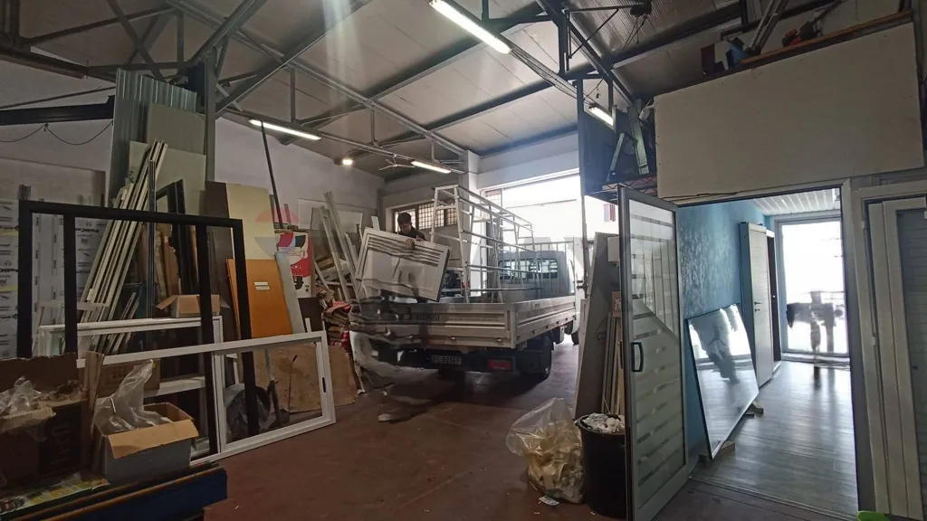 Pièces - Industrial Warehouse with Solar Rent in Comiso