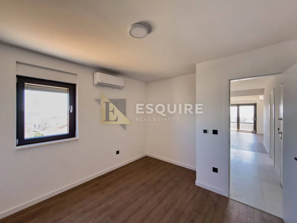 Pièces - Penthouse with Sea View in Privlaka
