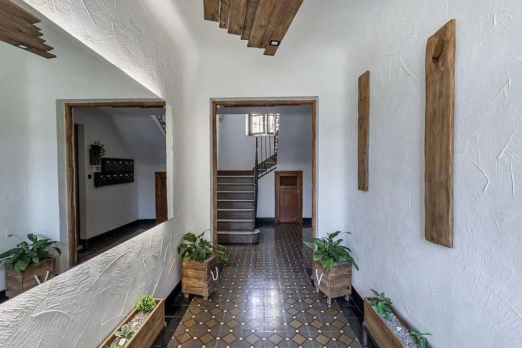 Esik - Renovated Flat with Urban Views in Granada